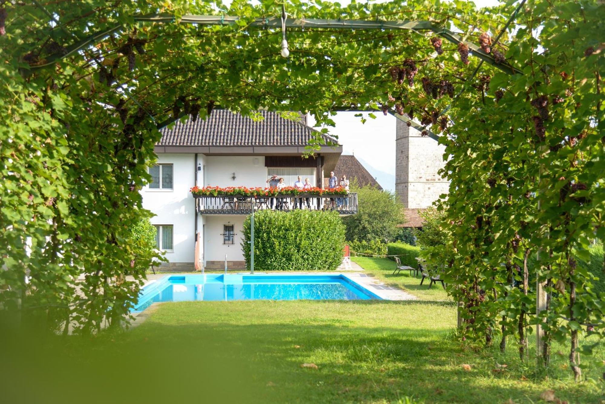 ラナ Pension Rebgut Bed & Breakfast エクステリア 写真